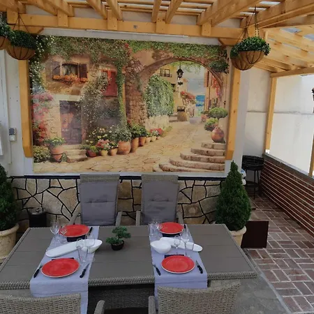 Gasthuis къща томови,стаи за гости 4*