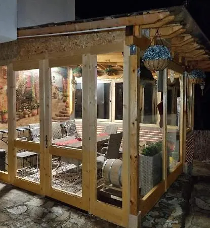 게스트하우스 къща томови,стаи за гости 4*