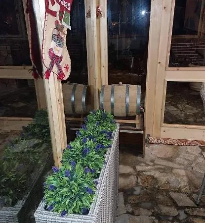 къща томови,стаи за гости 4* Devin