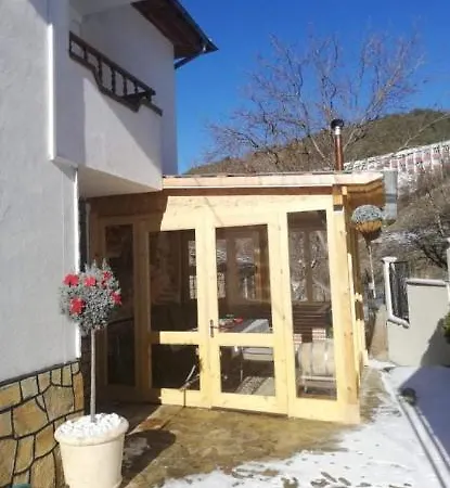 къща томови,стаи за гости Devin