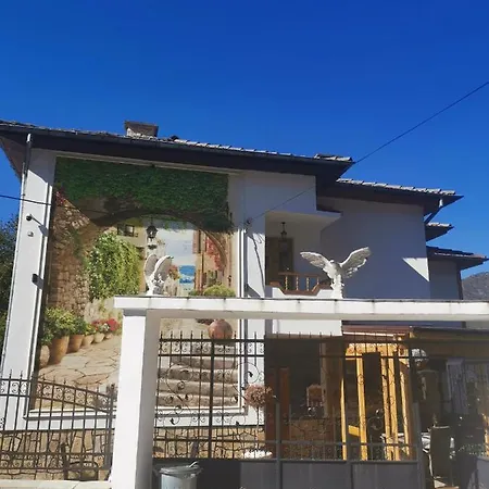 게스트하우스 къща томови,стаи за гости 4*
