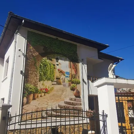 къща томови,стаи за гости 4* Devin