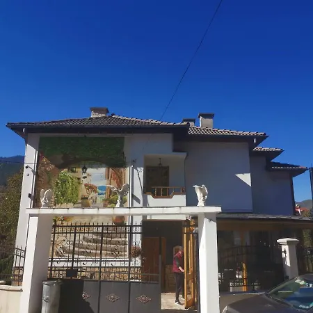 게스트하우스 къща томови,стаи за гости 4*