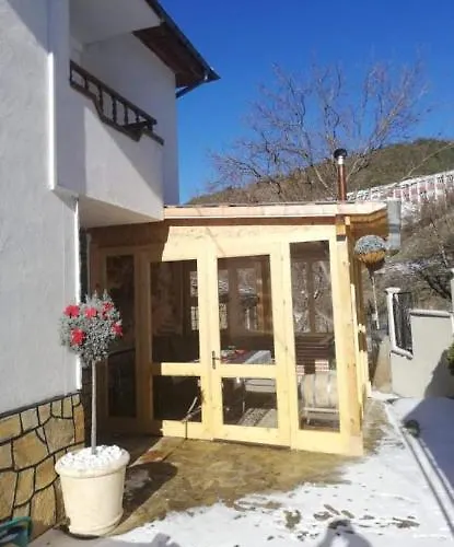 къща томови,стаи за гости Devin