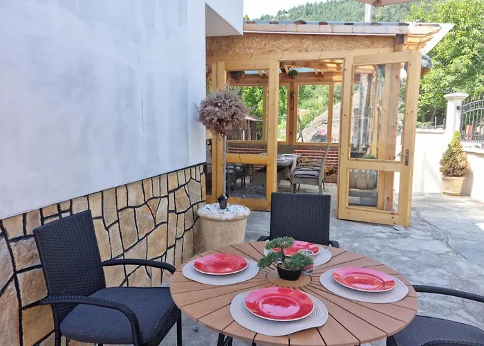 къща томови,стаи за гости Devin